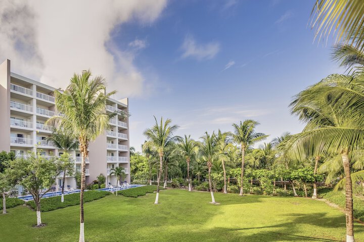 Hotel Exterior 115 of 123