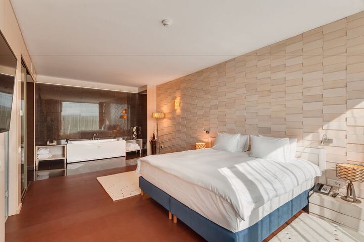 Room 4 of 86