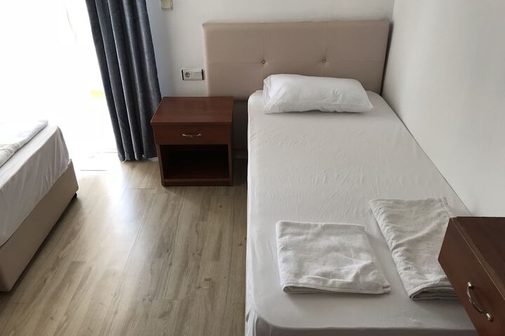 Room 11 of 25