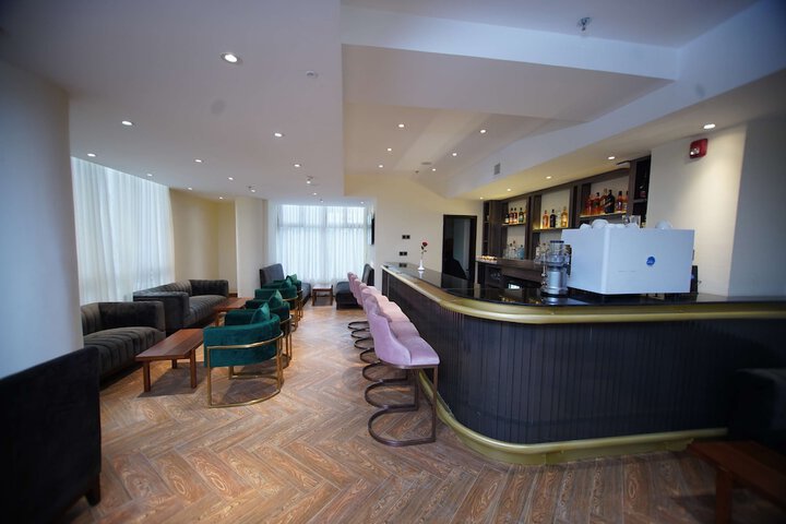 Lounge 49 of 54