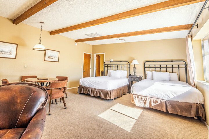 Room 40 of 228