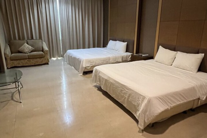 Room 27 of 79