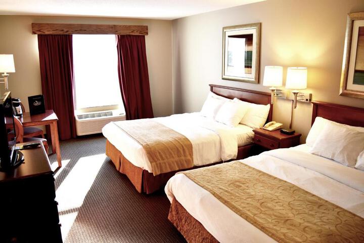 2 Queen Beds (8 of 12)