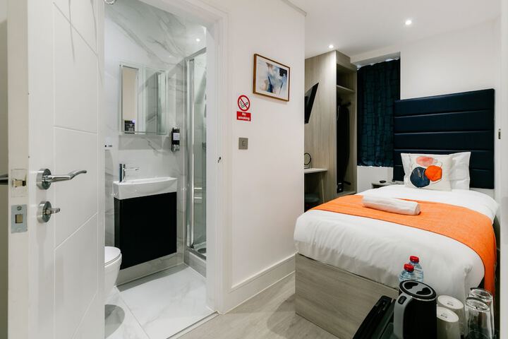 Room 41 of 106