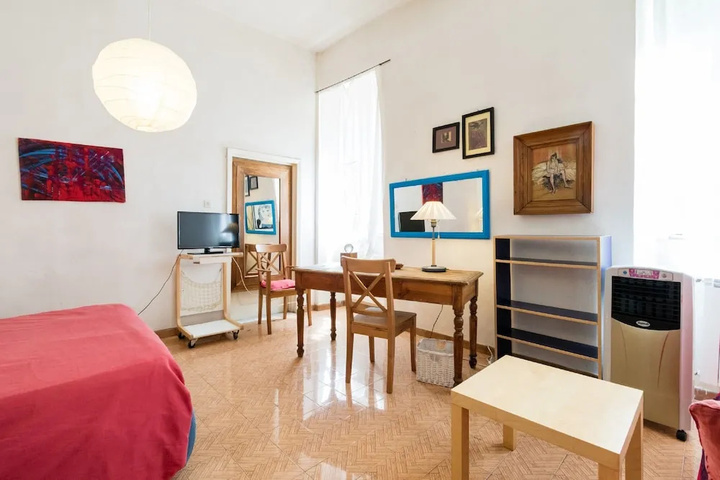 Room 6 of 12