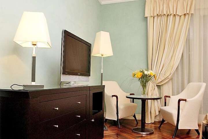 Room 15 of 46