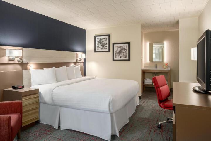 1 King Bed (1 of 5)