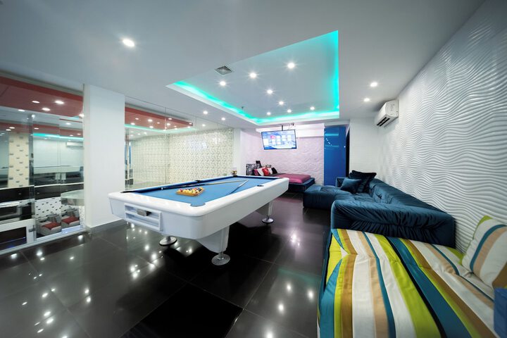 Room 8 of 72
