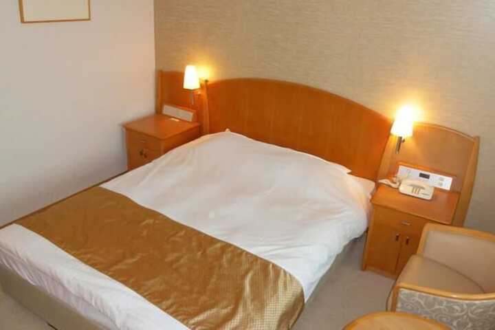 Room 13 of 34