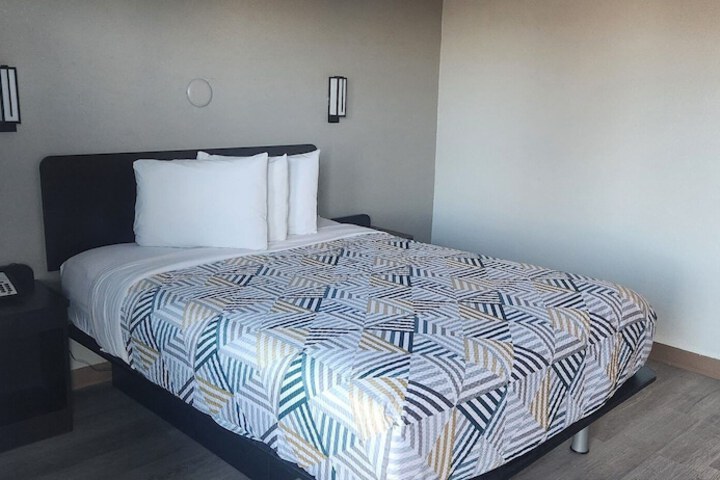 Room 17 of 50
