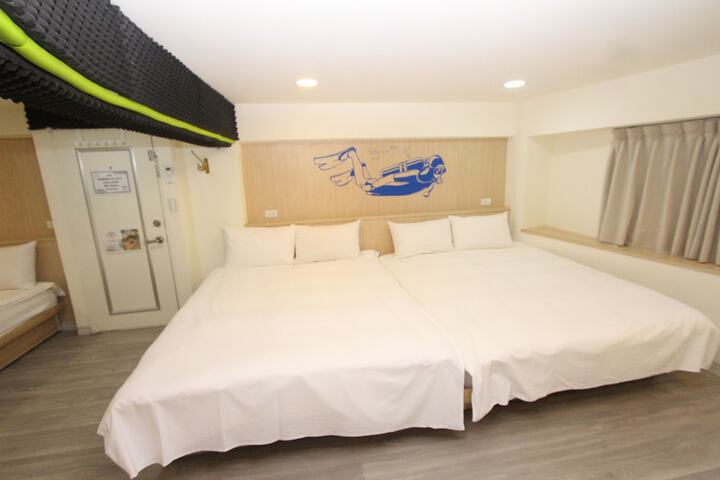 Room 98 of 246
