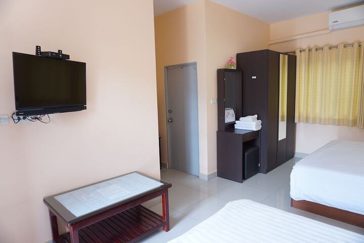 Room 27 of 38