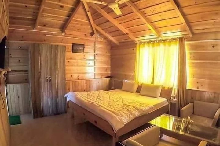 Room 6 of 17