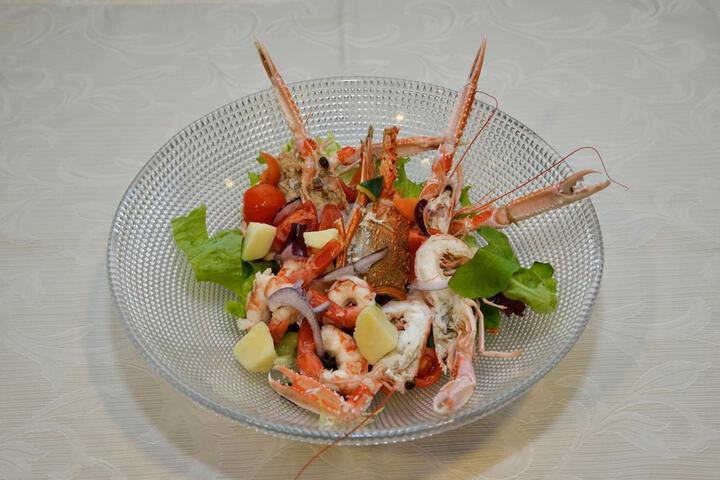 Dining 33 of 55