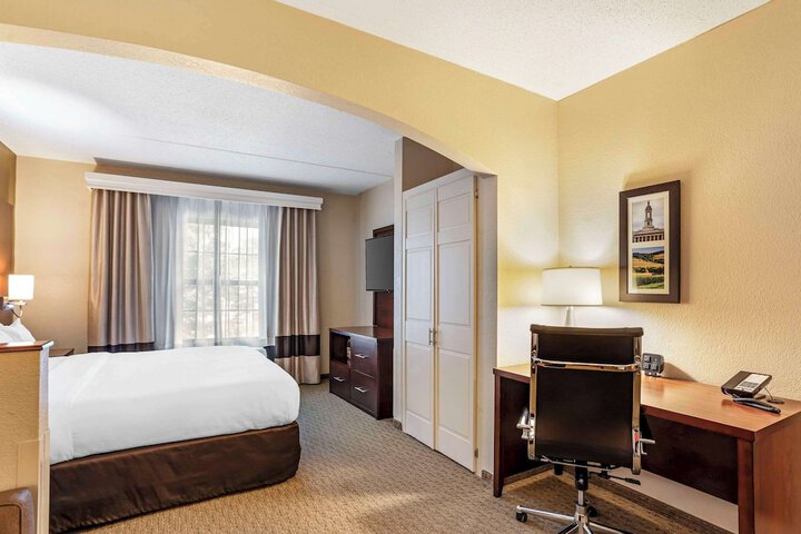Room 3 of 35