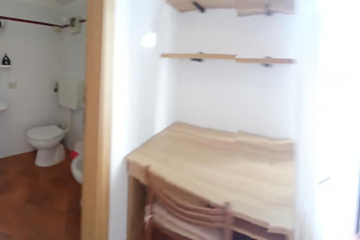 Room 6 of 13