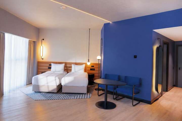 Room 12 of 40