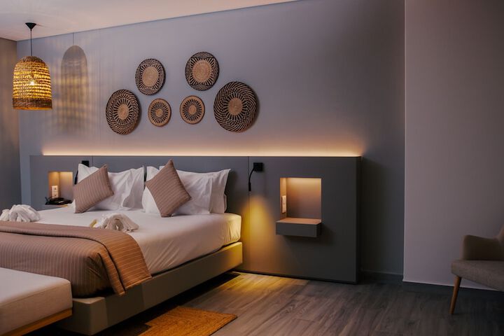 Room 5 of 8