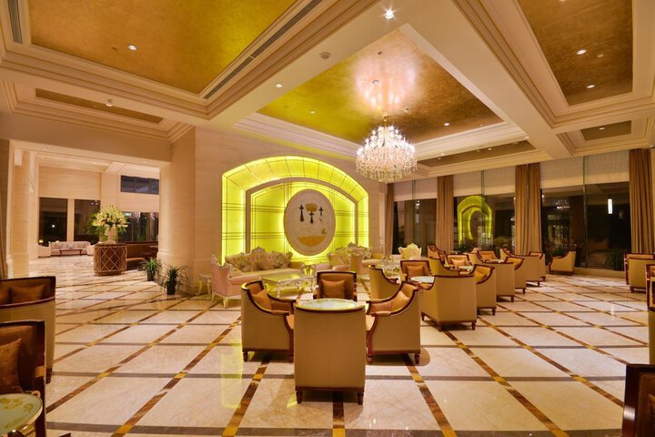 Entrance & Lobby