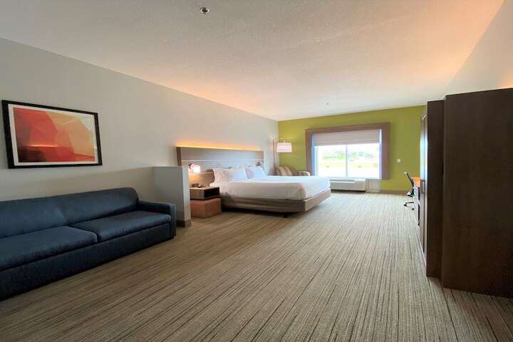 1 King Bed (1 of 27)