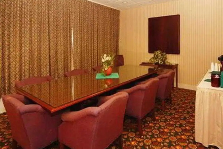 Dining 11 of 12