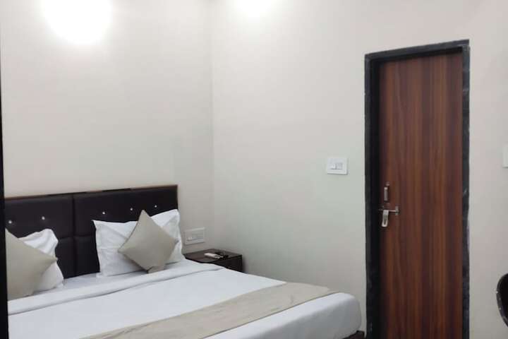 Room 9 of 20