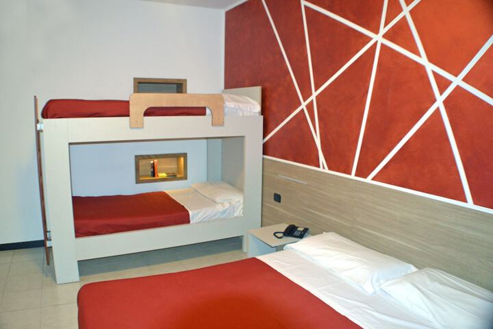 Room 9 of 40