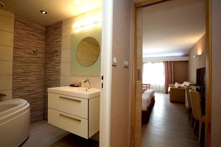 Room 19 of 38