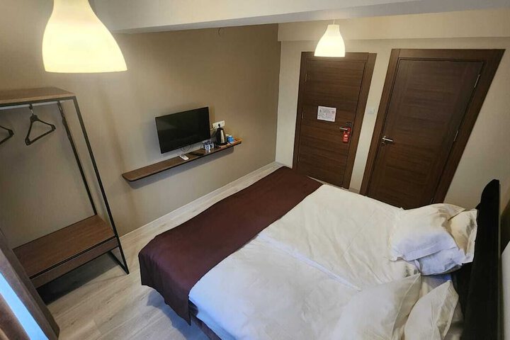 Room 18 of 33