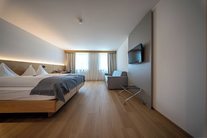 Room 15 of 74