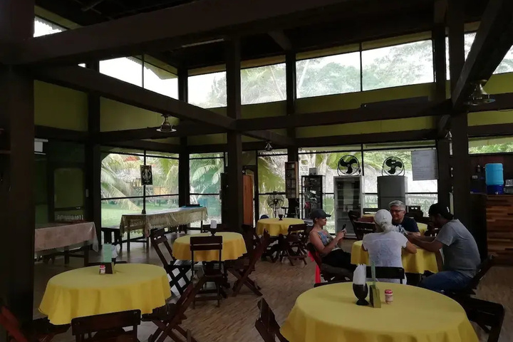 Dining 18 of 19