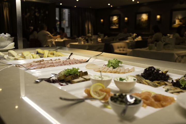Dining 70 of 91