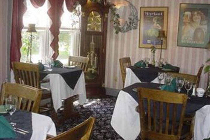 Dining 6 of 27