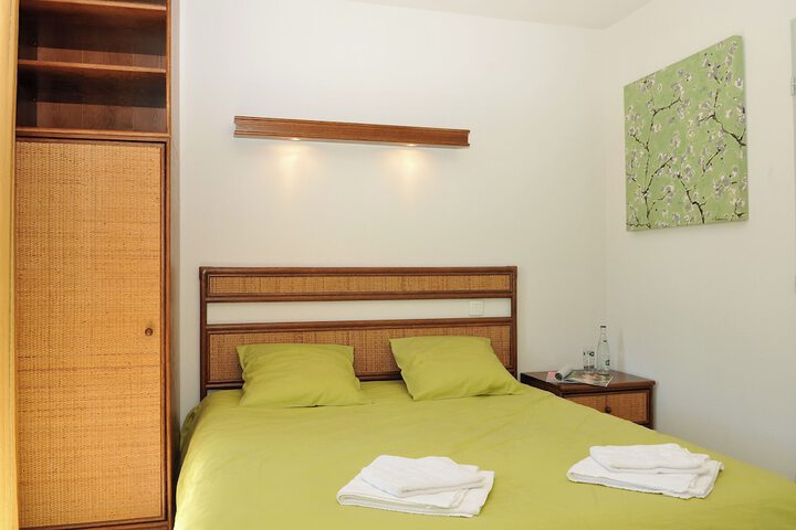 Room 6 of 32