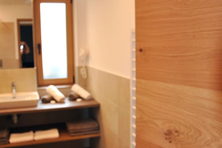 Room 16 of 38