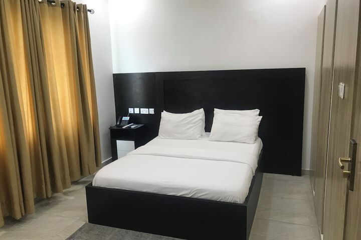 Room 14 of 66