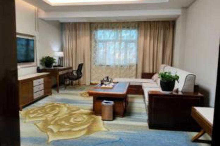 Room 5 of 7