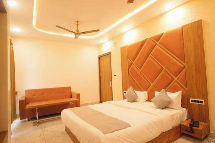 Room 8 of 15