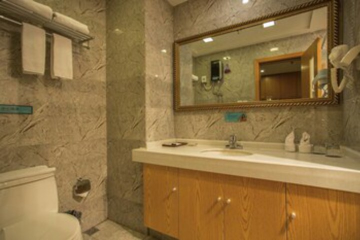 Room 6 of 70