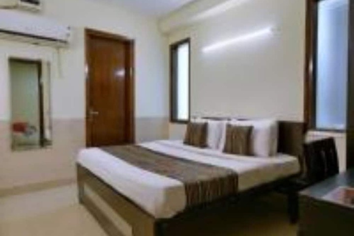 Room 2 of 37