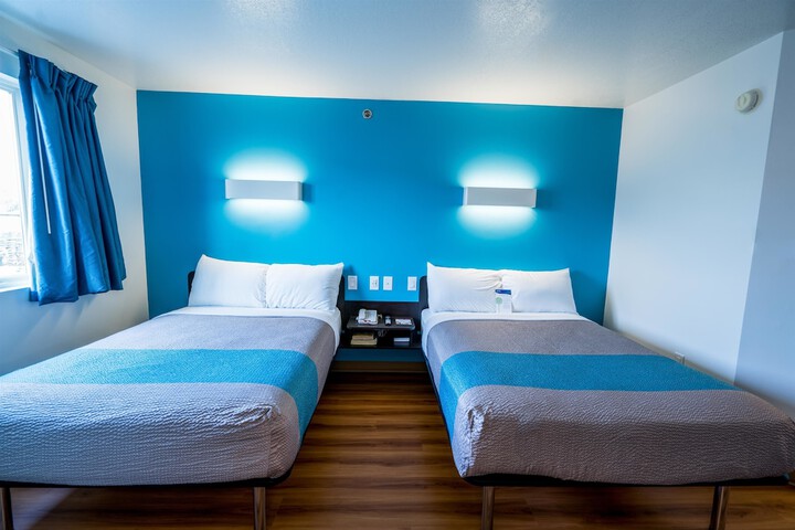 2 Double Beds (15 of 17)