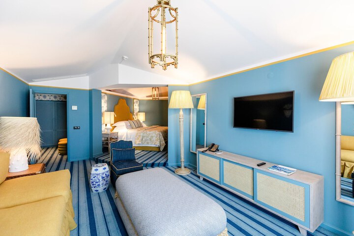 Room 9 of 48