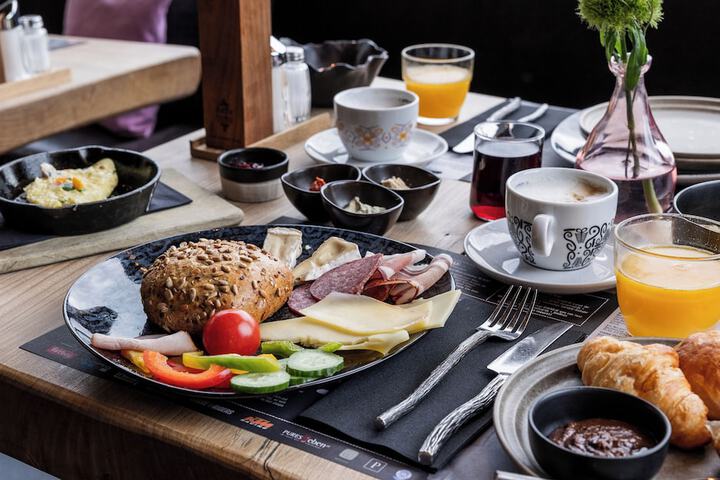 Breakfast/Coffee Service 31 of 38