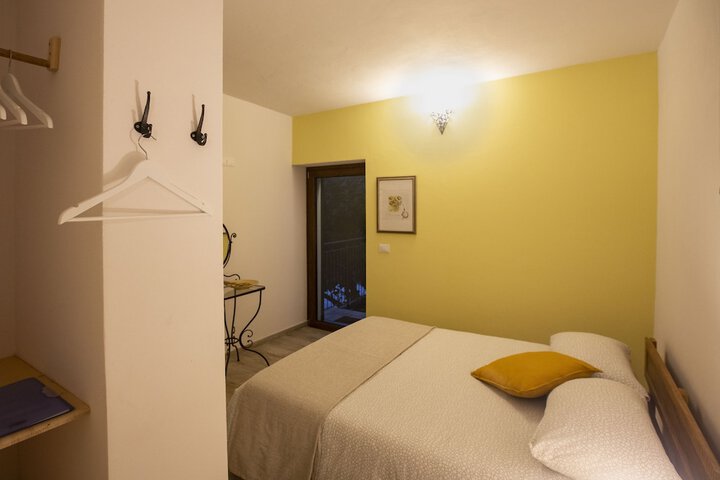 Room 2 of 71