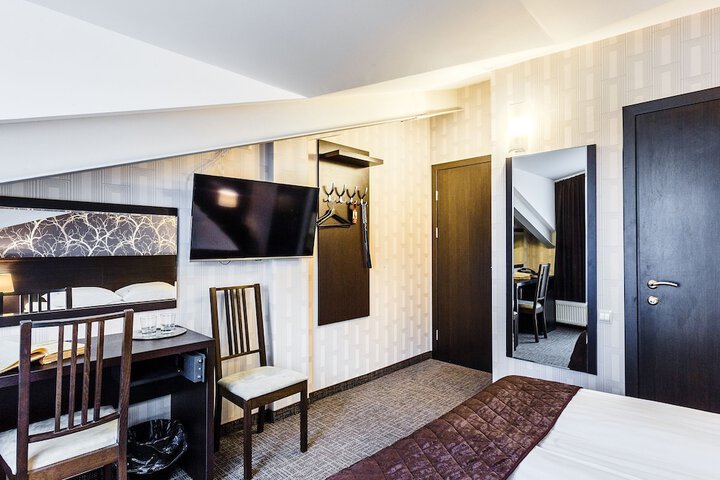 Room 17 of 60