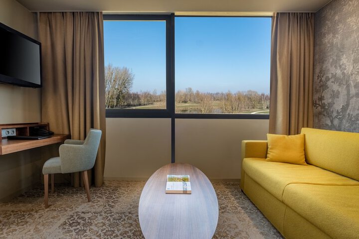 Room 3 of 35