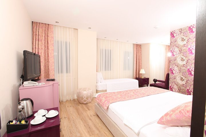 Room 9 of 96
