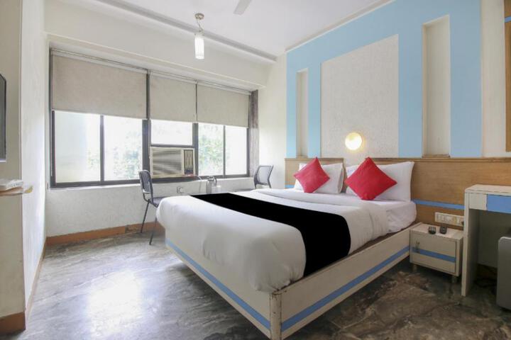 Vaccinated Staff- CAPITAL O75414 Hotel Dream Residency