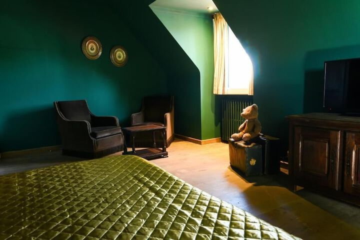 Room 4 of 53