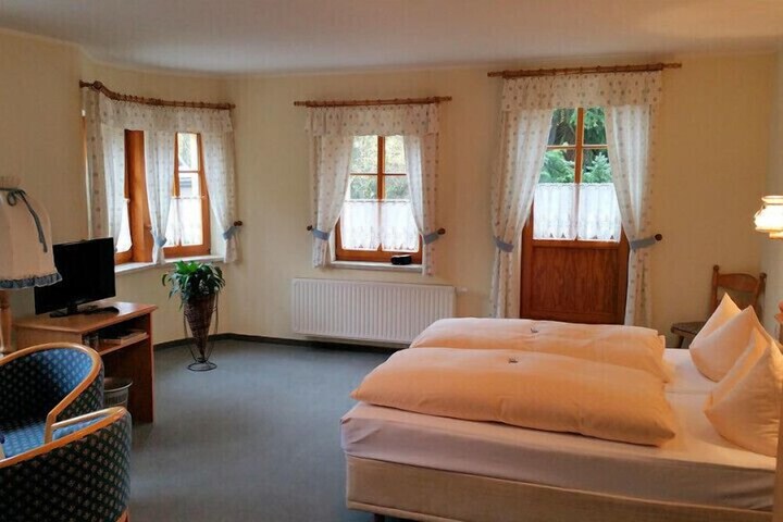 Room 4 of 42